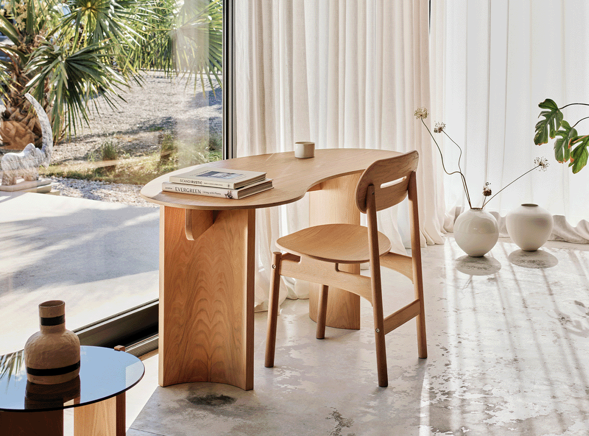 Flow Desk | Oak Mist – Kita Living